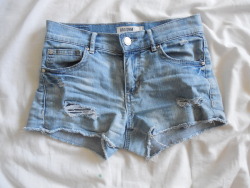 vibeing:  HERE ARE THE SHORTS :) watch this one get like 1 note