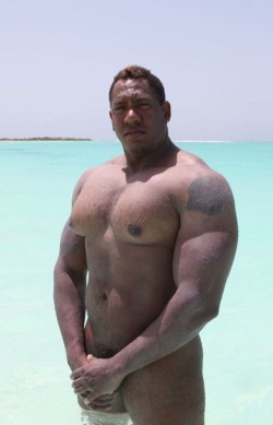 thickonlock:  blacknthick:  That chest  That everything