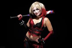 geek-wood:  Arkham City Harley Quinn cosplay by Itty Bitty Geek