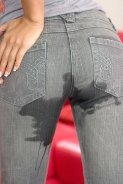 pissingpleasure:  Now that’s what I like! http://peepissporn.tumblr.com/post/138188112170/hot-wet-wonderfullbladder