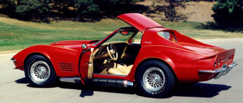 carsthatnevermadeit:  Chevrolet Corvette Scirocco, 1970. A show car created by Chevroletâ€™s senior VP of styling Bill Mitchell,  it served as a pace car for Can-Am races for a number of years