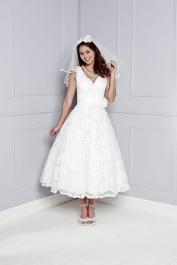 white-dresses:  Amanda Wyatt Wedding Dress 