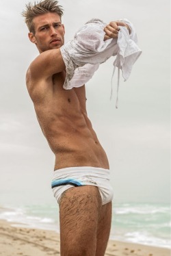 speedobuttandtaint:  funinspeedos:  Check out Hot Male Bulge
