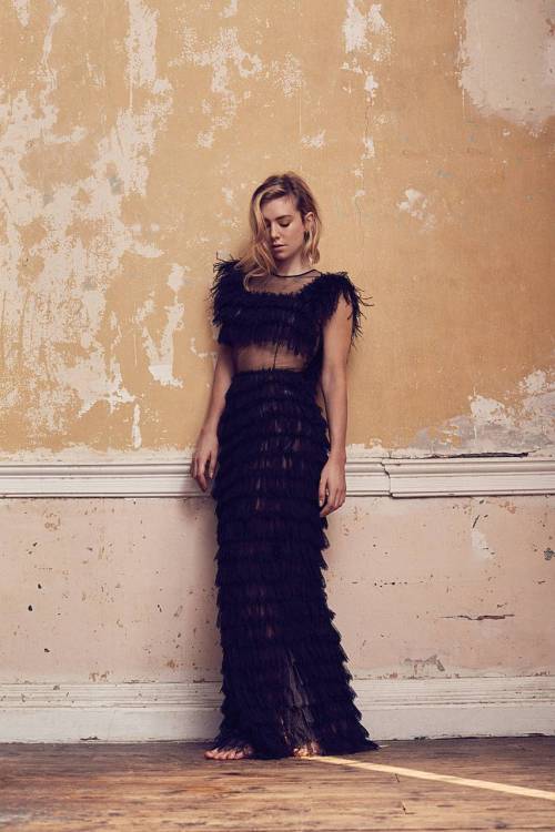 lonesomedreamereccentriclover:  Vanessa Kirby (kissing Claire