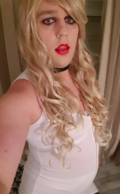 mysissyside:My sissy self is back ! Part 3 blonde Bimbo !