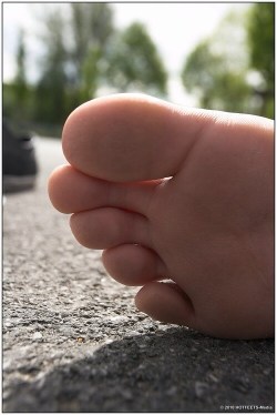 brenda-horny-feet:  Foot ferish and foot fetishism. Meet foot