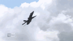 blazepress:  Fighter jet pilot ejects at the very last second