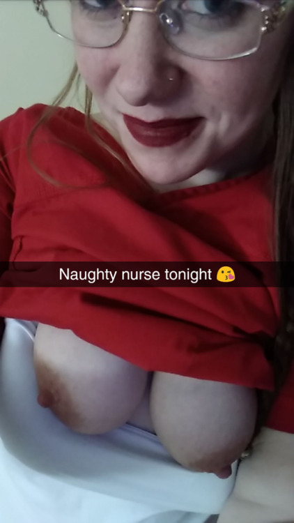 fun-selfie-at-work:  So dann sexy! I hope I get lucky enough to have a nurse like this if I’m ever in the hospital!
