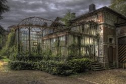 steampunktendencies:    Chateau R., Greenhouse  Photography Willem