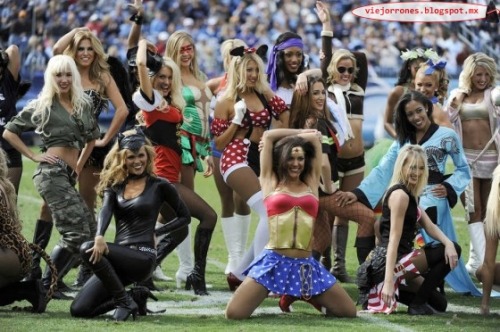 NFL Cheerleaders Celebrate Halloween 2015 (121 Fotos)Disfruta de la galeria de 121 fotos de las porristas de la NFL celebrando el Halloween en noviembre de 2015.Ver todas las fotos >> AQUI << Â»