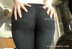 sexyleggingsandhotyogapants:  Yoga pants and leggings heaven