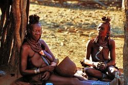 Namibian Himba women, by Alfonso Navarro Táppero.