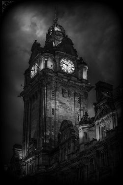 gothdolly:  Medieval, Edinburgh, Scotland photo by marco 