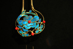 changan-moon:  Traditional chinese jewellry, diancui点翠. photo
