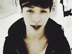  Yixing being is usual cute self   