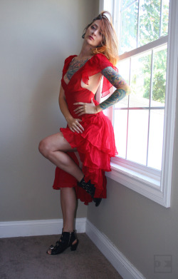 originalvisualindividual:  Theresa - Red Dress - Natural Lighthttp://theresamanchester.tumblr.com/