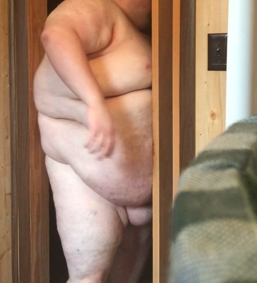 pingtee:  I canâ€™t even fit through the door! Let me know of you want to see the video ðŸ˜ all you have to do is donate.  Stuck in the door… mmm, a fantasy of mine for my boyfriend