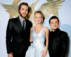 mockingjaysource:  Jennifer Lawrence, Liam Hemsworth and Josh