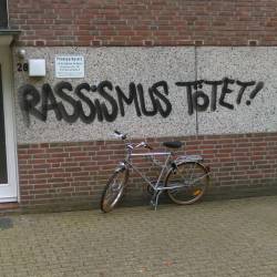 kiezundkneipe:  rassismus tötet. #fcknzs