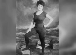 historicaltimes:  Annette Kellerman posed in this one-piece bathing
