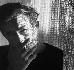 babeimgonnaleaveu:  James Dean photographed by Roy Schatt, 1954.