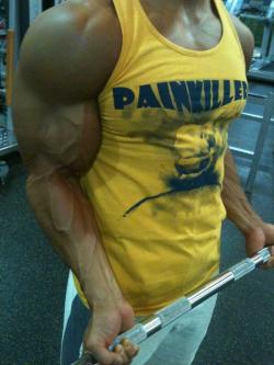 worldfitnessgym:  Curl biceps