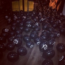 glamorous-women:  call-me-kray:  cruelcalifornia:  house of balloons