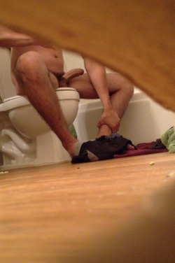 real-spy-vid-lover:  straightbroneed:  Caught roommate jerking