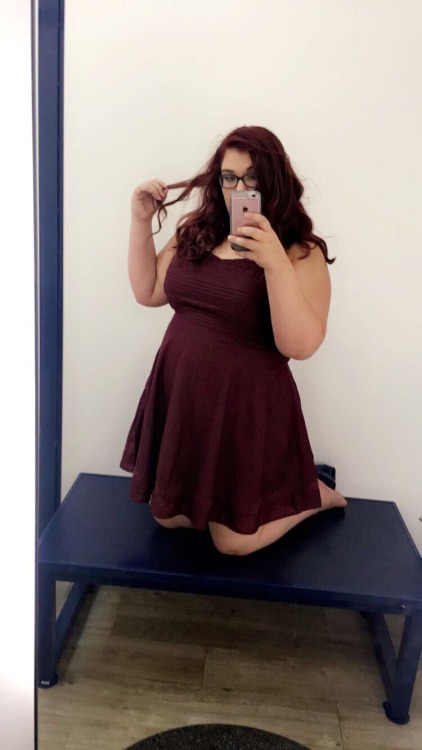 gwaceandra:  I donâ€™t see why dressing rooms canâ€™t also double as photo shoots :)