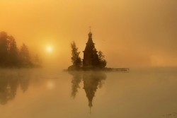 sixpenceee:  On a tiny island in a lake in Russia exists a tiny