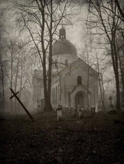 missingsisterstill:  crissyenchanted:  Abandoned Church and Graveyard.