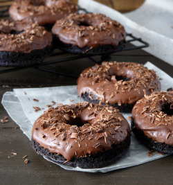 compassionco:  alloftheveganfood:  Vegan Cake Donut Round Up