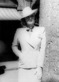 divadietrich:  Marlene Dietrich in Salzburg. 
