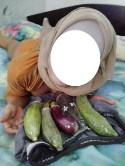 zharifmohd:  Awek Tudung Jual Sayur.Stim Tak Stim Belakang Kira,Janji