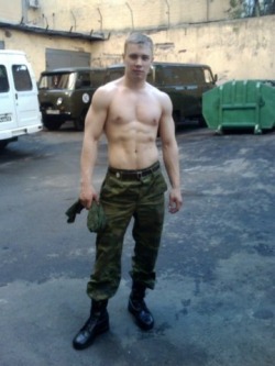 texasfratboy:  Hello Mr. Soldier!! 