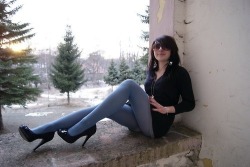 tightsobsession:  Blue tights and high heels. Tights week starts