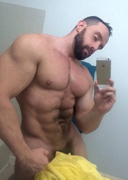 bodybuildermusclecentral:  bodybuildermusclecentral  WOW tons