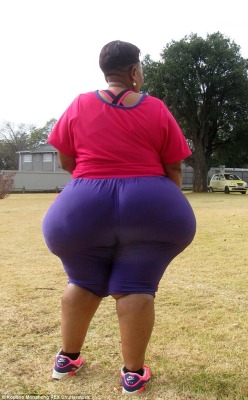 blacksupersizedasses:  Just plain ol’ juicy phat asses