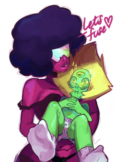 cinnabarbie:  I…I’m so weak.   garnet has a thing for smol