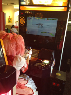 callieohpeee:  mahou shoujos at the arcade madoka ♥ homura