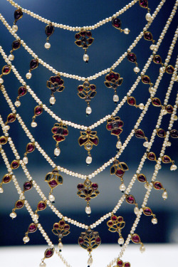 maria-mi: Mughal JewelsRuby & Pearl String Necklace