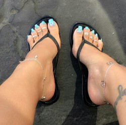 ebonytoesandfeetblk:  Sexy Feet