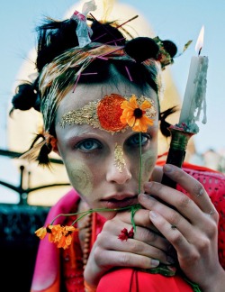 stormtrooperfashion:  Edie Campbell in “Gilt Trip” by Tim