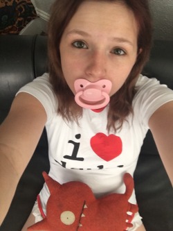 jessaminesigel:  In my I love daddy onesie with my paci and teddy,