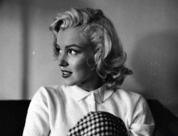  Marilyn Monroe photographed by John Vachon at the Banff Springs