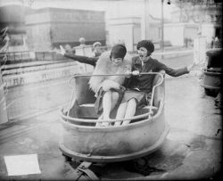 1927: Tilt-a-whirl -White City Amusement Park, Chicago