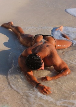 swim-fever:  Look what the tide brought in… http://swim-fever.tumblr.com/
