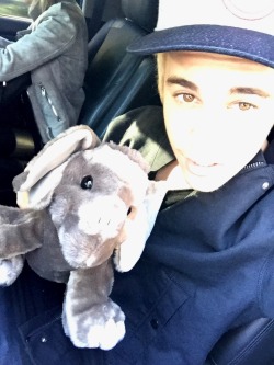 justinbieber:  Justinbieber’s #selfie on Shots  mijito