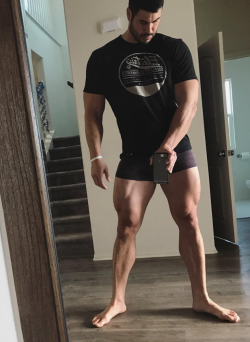 barefootnfamous:  Danny Jones [Fitness Model]source; instagram