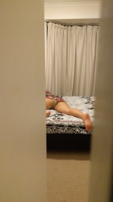 My housemates gf. Snapped this one minutes ago. http://ift.tt/2yWSzRt
